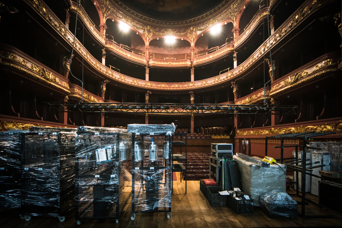 Encerrados para obras, mas a obra continua