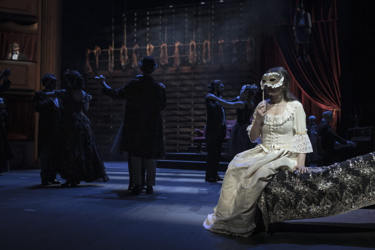 Teatro Nacional São João celebra Dia Mundial do Teatro com um baile de máscaras 